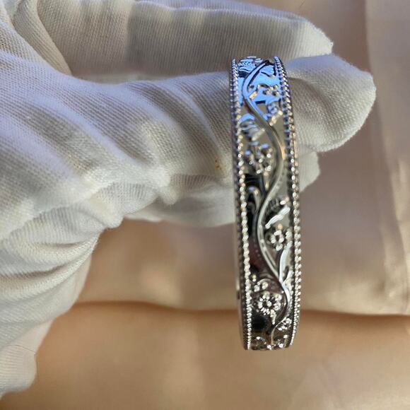 Pure copper magnetic therapy bangle bracelet with a floral pattern - Picture 3 of 8